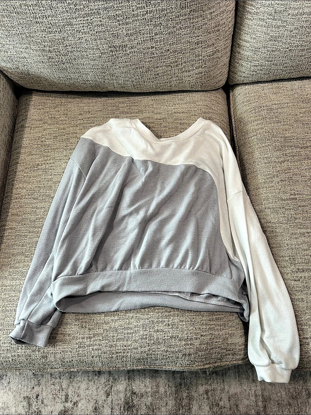 Color Block Long Sleeve Sweatshirt in Gray & White size small